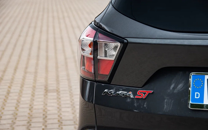 Ford Kuga cena 68900 przebieg: 102000, rok produkcji 2017 z Sochaczew małe 781